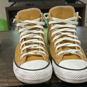 All star converse women size 9 men’s size 7